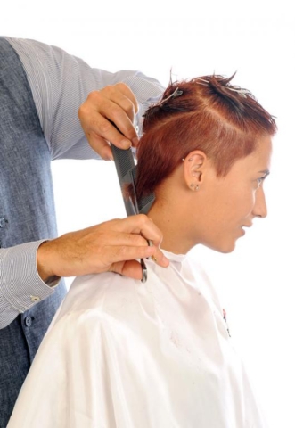 Corto nuca con peine Preciscut Large, sección 2 (triangular) Tecnica de corte tijera sobre peine Preciscut