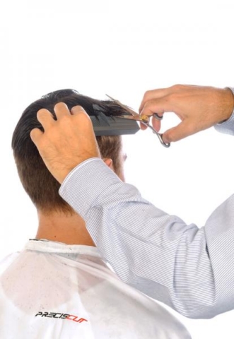 Corto extremos de Cúspide y nuca  alta Ahora con peine Preciscut  Extra Large, sección 3 (trapezoidal). Tecnica de corte tijera sobre peine Preciscut