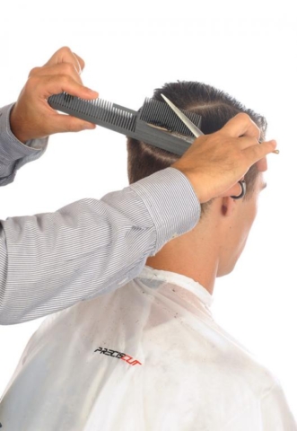 Corto extremos de Cúspide y nuca  alta Ahora con peine Preciscut  Extra Large, sección 3 (trapezoidal). Tecnica de corte tijera sobre peine Preciscut